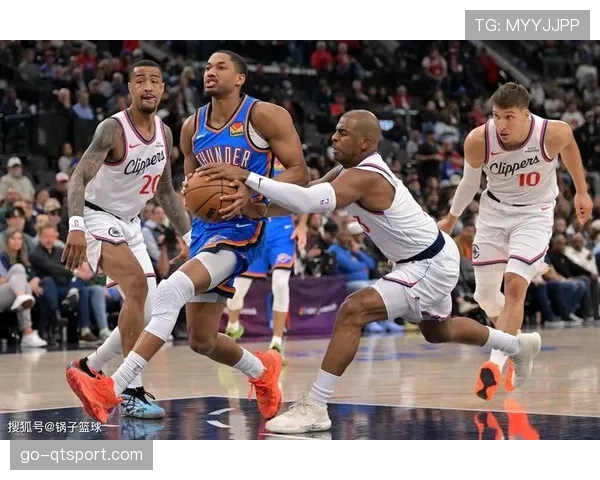 中场时刻:雷霆主场为球队名宿拉塞尔·威斯布鲁克举行球衣退役仪式 中场时刻:雷霆主场为球队名宿拉塞尔·威斯布鲁克举行球衣退役仪式