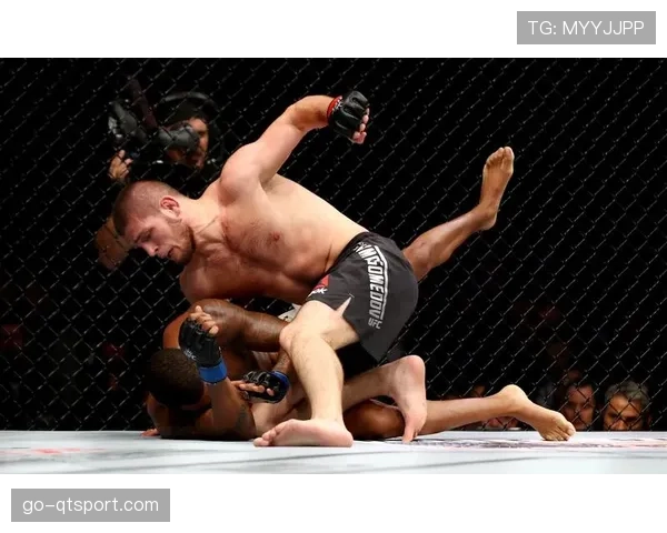 传奇选手“减重哥”约翰逊宣布，将于UFC 302进行生涯最后一战