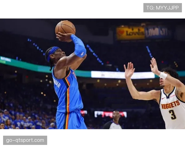 特写：终场前2.1秒，亚历山大突破吸引四人防守，分球外线杰威完成绝杀