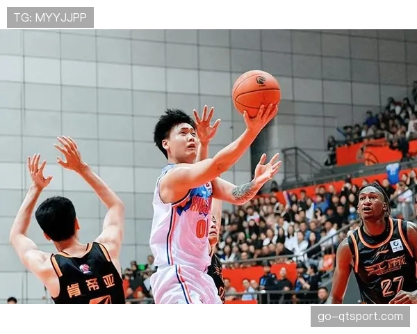 深圳队连续签约克里斯托弗与巴吉，针对性补强后场与内线